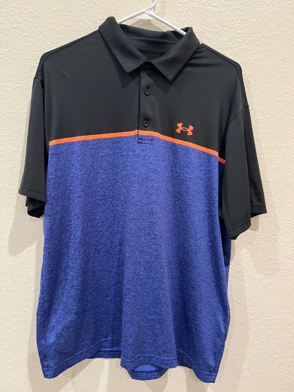 UNDER ARMOUR Mens The Playoff Polo in Black Blue and Orange